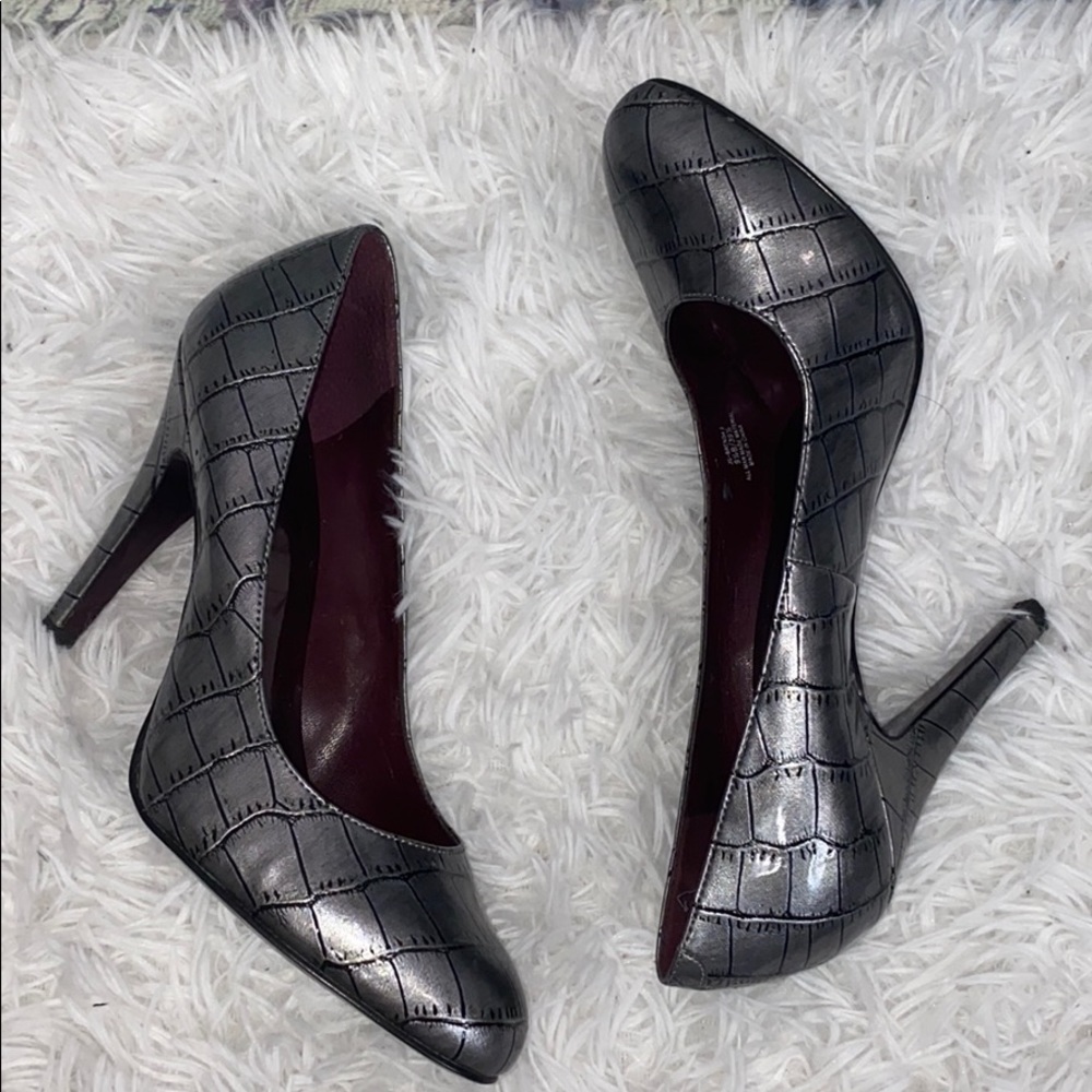 Jessica Simpson silver Brenda 2 faux leather pumps